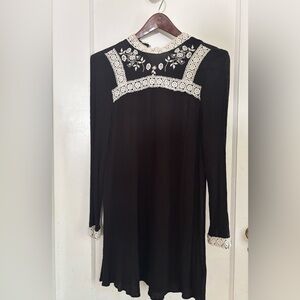 Chic Black Lace Embroidered Dress